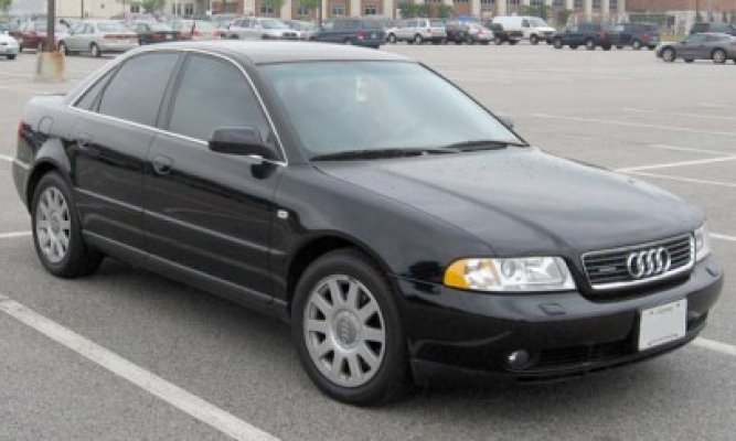 Audi A4 cu autorizaţia de circulaţie expirată, descoperit la frontieră